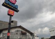 Nunggak Pajak Reklame Rp30 Juta, Mie Gacoan Antasari di Stikerisasi Bapenda