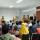 Walikota Eva Dwiana saat memberikan bantuan kesehatan || Foto: Ridho/5W1HINDONESIA.ID