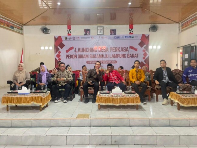 OJK Provinsi Lampung melalui TPAKD Kabupaten Lampung Barat meresmikan Desa PERKASA (Perekonomian Kuat Masyarakat Sejahtera) di Pekon Giham, Kecamatan Sekincau || Foto: OJK Provinsi Lampung