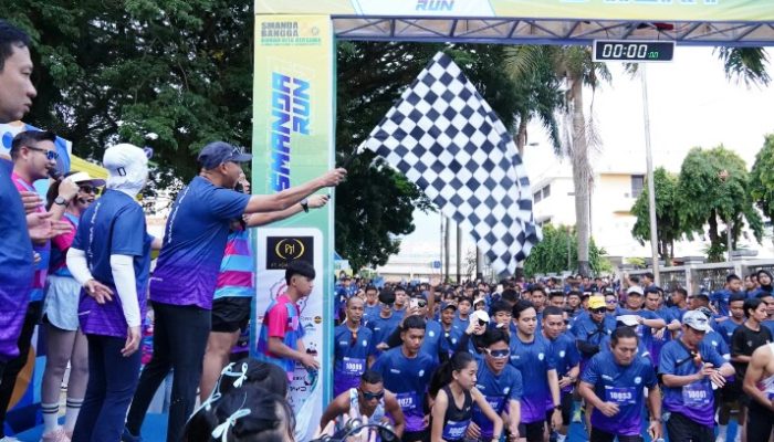 Meriahkan HUT ke-60 Smanda, Gubernur Lampung Lepas Ribuan Peserta Smanda Fun Run 2025