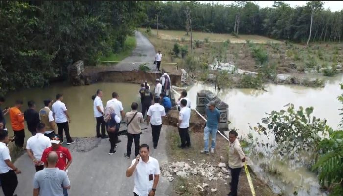 Gubernur Lampung Perintahkan Penanganan Cepat Jembatan Kali Nughik yang Putus