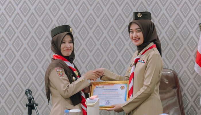 Bantu Korban Banjir Sumatra, Wagub Jihan Beri Penghargaan kepada Kwarda Pramuka Lampung
