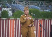 Staf Ahli Gubernur Bidang Pemerintahan, Hukum, dan Politik, Achmad Saefulloh, saat menjadi pembina Apel Mingguan di lingkungan Pemprov Lampung bertempat di Lapangan Korpri || Foto: Dinas Kominfotik Provinsi Lampung