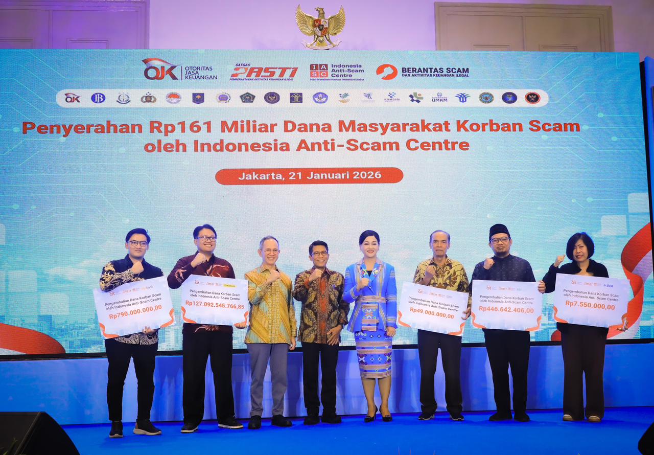 Penyerahan pengembalian dana korban scam secara simbolis digelar Otoritas Jasa Keuangan (OJK) sebagai koordinator Satgas PASTI dan IASC di Jakarta || Foto: OJK