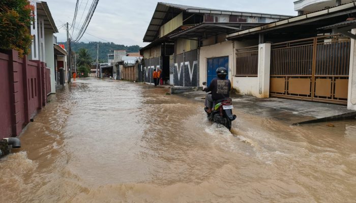 Usai Diguyur Hujan Deras, Sejumlah Wilayah Tergenang Air dan Longsor di Bandar Lampung