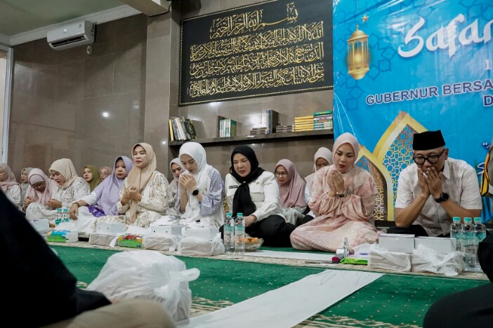 Gubernur Lampung, Rahmat Mirzani Djausal, bersama Wali Kota Bandar Lampung, Eva Dwiana, menghadiri kegiatan Safari Ramadan 1447 Hijriah yang digelar di Masjid Al-Mubalighin, Kota Bandar Lampung || Foto: Dinas Kominfotik Provinsi Lampung