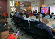 Manager PT PLN UP3 Metro, Anas Febrian memberikan arahan komitmen keselamatan kerja sebagai fondasi utama dalam setiap proses bisnis ketenagalistrikan pada kegiatan Pelatihan Tanggap Darurat dan Pemadam Kebakaran di kantor PLN UP3 Metro || Foto: PLN UP3 Metro