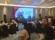 Kepala OJK Provinsi Lampung, Otto Fitriandy (tengah), saat memberikan pemaparan pada kegiatan Media Update OJK yang digelar di Ballroom Holiday Inn Hotel, Bukit Randu, Selasa (3/3/2026) || Foto: 5w1hindonesia.id