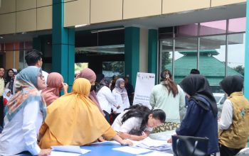 Antusiasme warga mewarnai kegiatan Pasar Murah Terang Berkah Ramadan yang digelar PT PLN (Persero) Unit Induk Distribusi Lampung || Foto: PLN UID Lampung