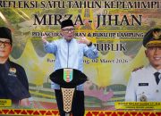 Gubernur Lampung Rahmat Mirzani Djausal saat menghadiri Peluncuran Koran Ikatan Jurnalis Provinsi (IJP) Lampung serta peluncuran buku 1 Tahun Mirza - Jihan yang dirangkaikan dengan Diskusi Publik Refleksi 1 Tahun Kepemimpinan Pemerintah Provinsi Lampung || Foto: Dinas Kominfotik Provinsi Lampung