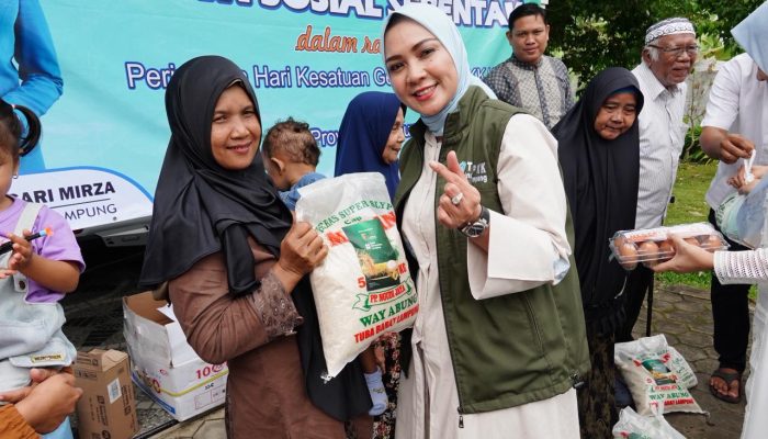 Bakti Sosial Ramadan, TP PKK Provinsi Lampung Salurkan Ratusan Paket Sembako
