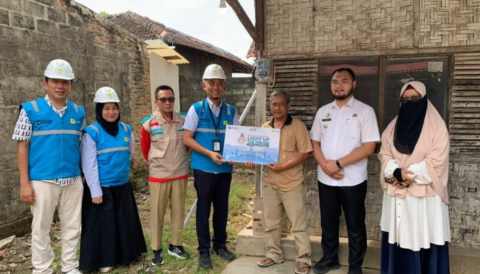 PLN UP3 Metro Hadirkan Terang Melalui Program LUTD Jelang Ramadan