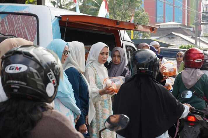 Kegiatan berbagi takjil Ramadan 1447 Hijriah yang digelar Tim Penggerak PKK Provinsi Lampung bersama Dharma Wanita Persatuan (DWP) Provinsi Lampung resmi berakhir || Foto: Dinas Kominfotik Provinsi Lampung