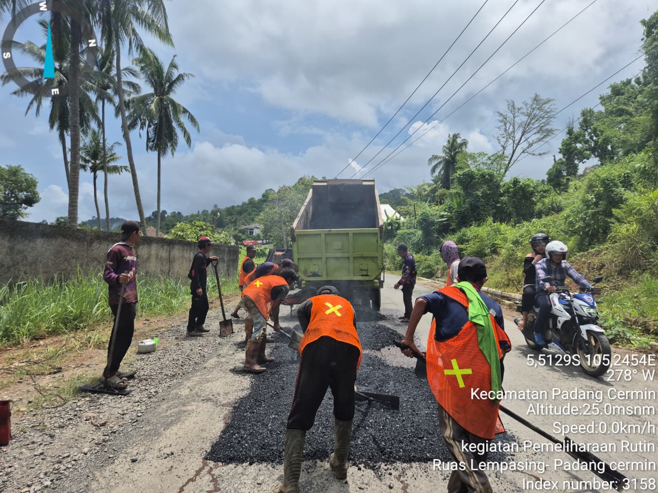 Pemprov Lampung melalui Dinas Bina Marga dan Bina Konstruksi (BMBK) terus bergerak mempercepat perbaikan sejumlah ruas jalan provinsi guna memastikan kelancaran dan keselamatan masyarakat menjelang arus mudik Lebaran || Foto: Dinas Kominfotik Provinsi Lampung