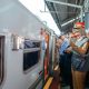 Wagub Lampung Jihan Nurlela, secara resmi melepas keberangkatan 1.886 peserta program mudik gratis Pemerintah Provinsi Lampung tahun 2026 dari Stasiun Kereta Api Tanjung Karang, Bandar Lampung || Foto: Adpim Pemprov Lampung