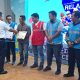 General Manager PLN UID Lampung, Rizky Mochamad (kanan), menyerahkan apresiasi kepada perwakilan relawan BKO sebagai bentuk penghargaan atas kontribusi dalam penanganan sistem kelistrikan di wilayah terdampak bencana Aceh || Foto: PLN UID Lampung