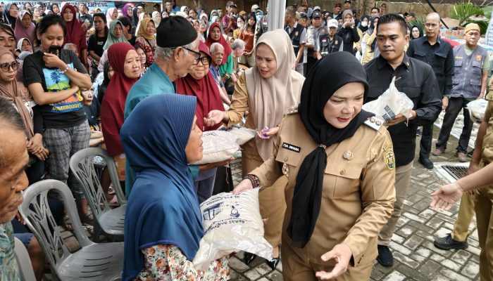 Pemkot Bandar Lampung Bagikan 43.586 Sak Beras 5kg