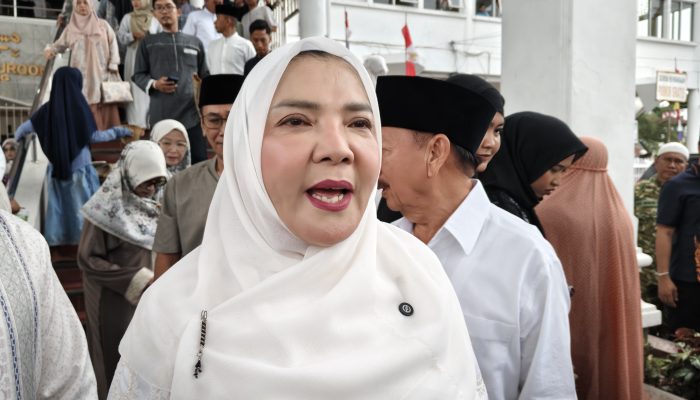 Shalat Id di Al-Furqon, Walikota Eva Dwiana Ajak Warga Evaluasi Diri dan Jaga Kebersihan