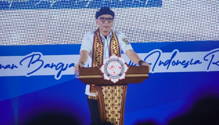 Gubernur Mirza Tekankan Nilai Tri Hita Karana di Mahasabha XIV KMHDI