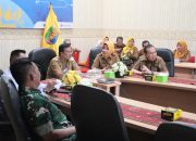 Suasana Rapat Koordinasi Pengendalian Inflasi Daerah yang diikuti Staf Ahli Gubernur Bidang Perekonomian dan Pembangunan, Bani Ispriyanto, secara virtual dari Ruang Command Center Lantai II, Dinas Kominfotik Provinsi Lampung || Foto: Dinas Kominfotik Provinsi Lampung