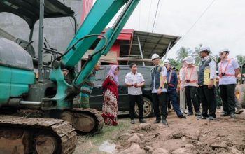 Gubernur Lampung Rahmat Mirzani Djausal turun langsung meninjau perbaikan ruas jalan Kasui–Air Ringkih di Kabupaten Way Kanan dengan panjang sekitar 26,295 kilometer || Foto: Adpim Pemprov Lampung