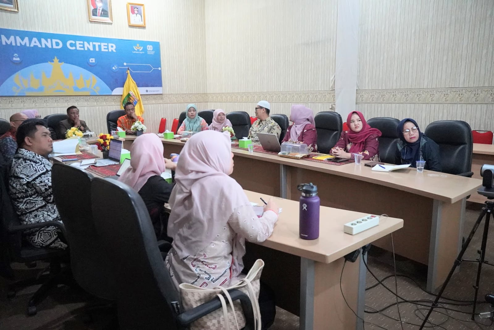 Suasana rapat persiapan Evaluasi Penyelenggaraan Statistik Sektoral (EPSS) 2026, yang berlangsung di Ruang Command Center Lantai II Diskominfotik Provinsi Lampung || Foto: Dinas Kominfotik Provinsi Lampung