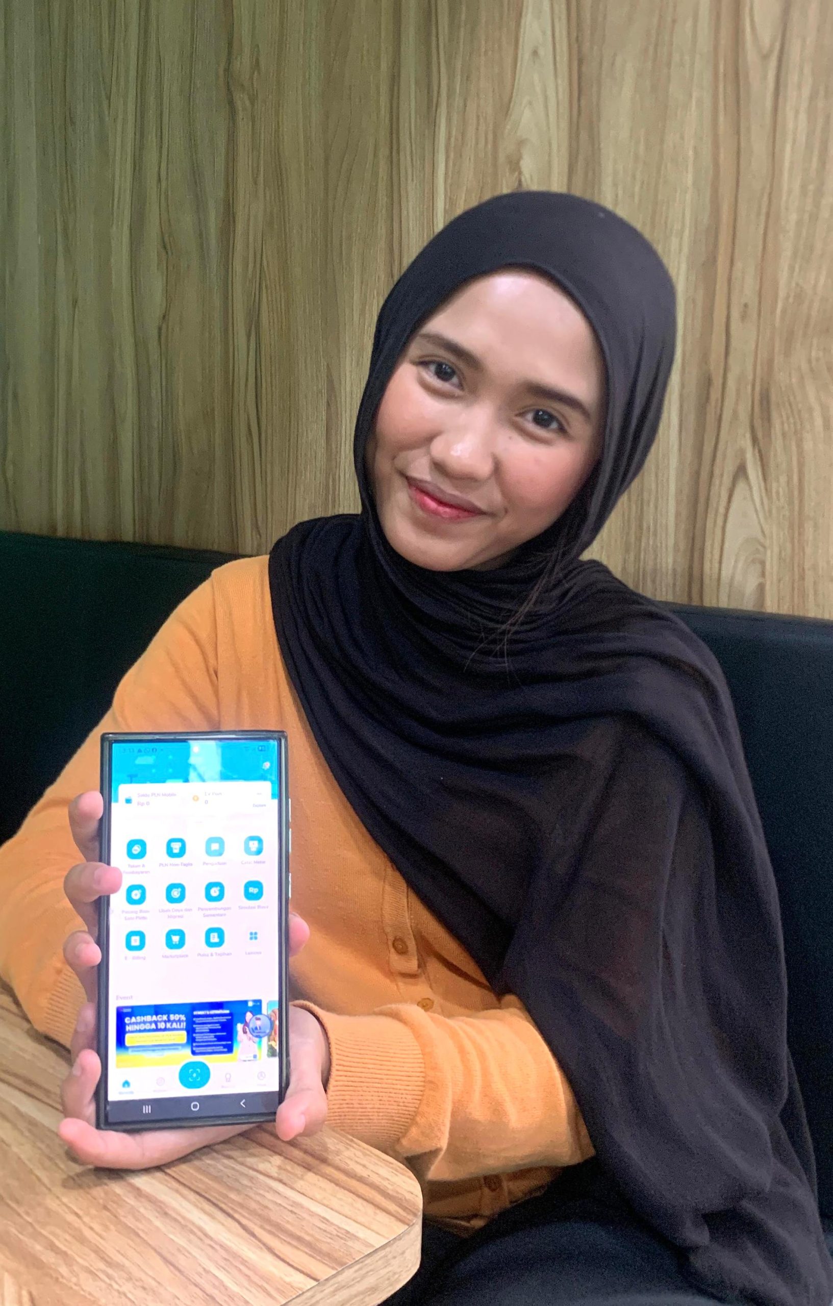 PLN mengimbau untuk selalu menggunakan jasa teknisi profesional bersertifikat dalam pemasangan maupun perbaikan instalasi listrik, serta segera melaporkan gangguan melalui aplikasi PLN Mobile atau Call Center 123 apabila terjadi kendala || Foto: PLN UID Lampung