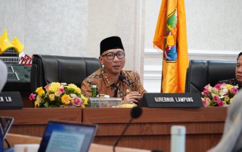 Gubernur Lampung Rahmat Mirzani Djausal saat kegiatan audiensi dan rapat koordinasi pengelolaan sampah terpadu serta pengelolaan sampah menjadi energi listrik (PSEL) bersama Kementerian Lingkungan Hidup/Badan Pengendalian Lingkungan Hidup (KLH/BPLH) || Foto: Dinas Kominfotik Provinsi Lampung