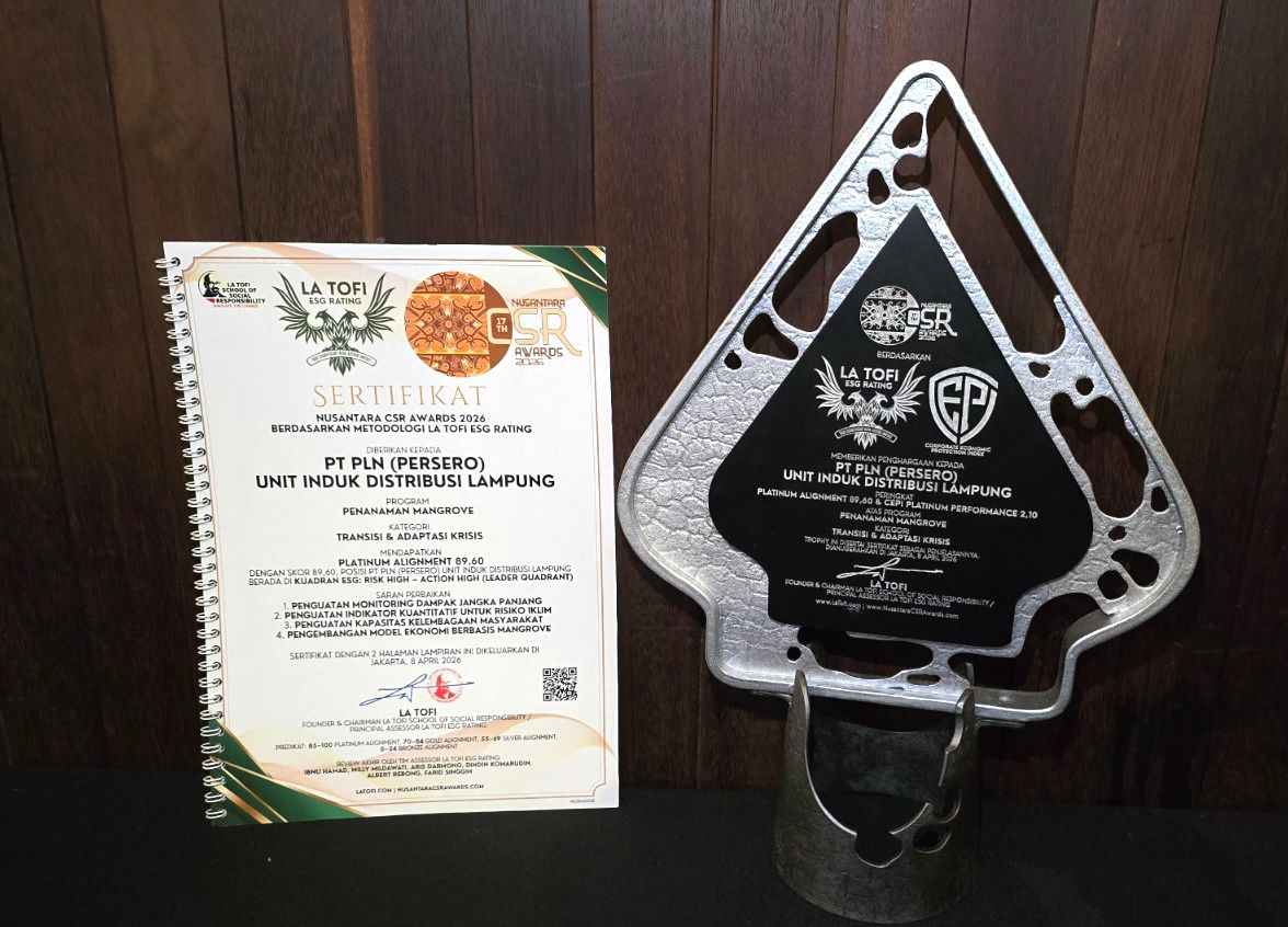 PLN UID Lampung meraih Peringkat Platinum pada Nusantara CSR Awards 2026 sebagai bukti nyata konsistensi dalam menjalankan program TJSL, khususnya rehabilitasi mangrove. Penghargaan ini menjadi motivasi untuk terus menghadirkan dampak positif bagi lingkungan dan masyarakat || Foto: PLN UID Lampung