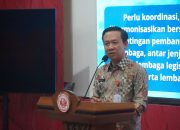 Sekdaprov Lampung, Marindo Kurniawan, saat menjadi keynote speaker pada kegiatan Lampung Digital Education Transformation Symposium (LEDTS) 2026, yang digelar di Hall Fakultas Hukum Universitas Lampung || Foto: Dinas Kominfotik Provinsi Lampung