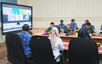 Staf Ahli Gubernur bidang Ekonomi, Keuangan dan Pembangunan (Ekubang), Bani Ispriyanto, mengikuti Rakor Pengendalian Inflasi Daerah secara daring, di Ruang Command Center Dinas Kominfotik Provinsi Lampung || Foto: Dinas Kominfotik Provinsi Lampung