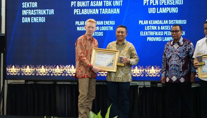 Jaga Keandalan Listrik hingga Pelosok Desa, PLN UID Lampung Raih Penghargaan Executive Forum