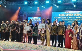 Walikota Eva Dwiana berfoto dengan Muli Mekhanai terpilih || Foto: 5W1HINDONESIA.ID