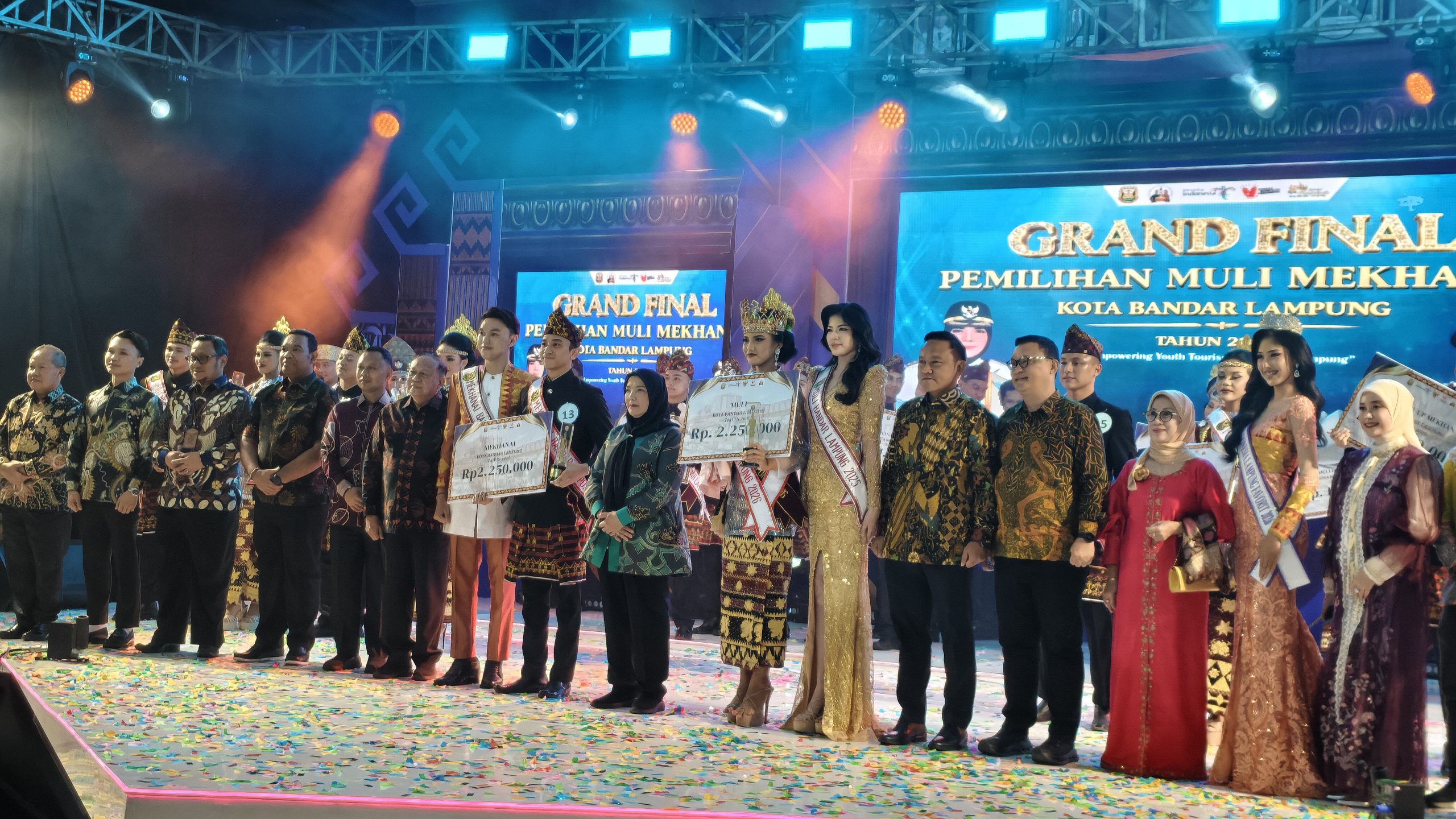 Walikota Eva Dwiana berfoto dengan Muli Mekhanai terpilih || Foto: 5W1HINDONESIA.ID