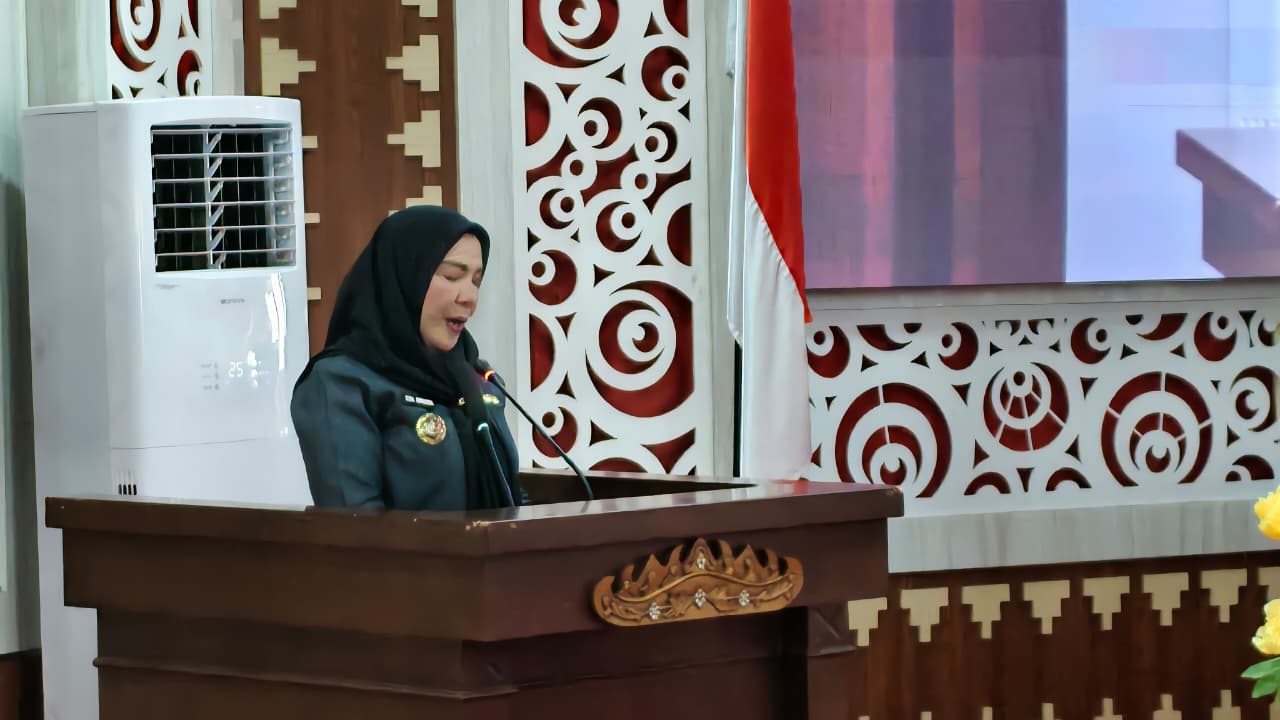 Walikota Eva Dwiana saat menghadiri rapat paripurna || Foto: Ridho/5W1HINDONESIA.ID