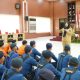 Walikota Eva Dwiana saat memberikan THR kepada PPPK Paruh Waktu || Foto: Istimewa