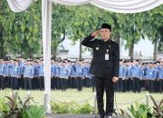 Sekdaprov Lampung Marindo Kurniawan saat memimpin Upacara Hari Pendidikan Nasional (Hardiknas) Tahun 2026 yang digelar di Lapangan Korpri || Foto: Dinas Kominfotik Provinsi Lampung