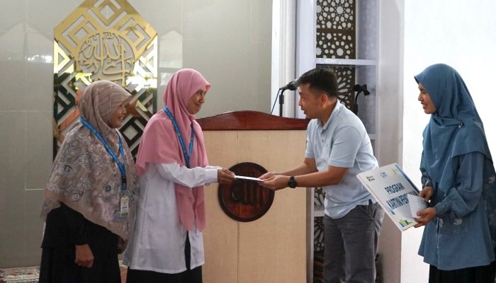 Dorong Kesejahteraan Kartini hingga Pendidikan, YBM PLN Salurkan Rp 30,4 Juta Zakat