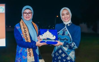 Ketua TP PKK Provinsi Lampung, Purnama Wulan Sari Mirza, menyambut kunjungan jajaran TP PKK Pusat dalam acara malam ramah tamah yang berlangsung di Mahan Agung || Foto: Dinas Kominfotik Provinsi Lampung