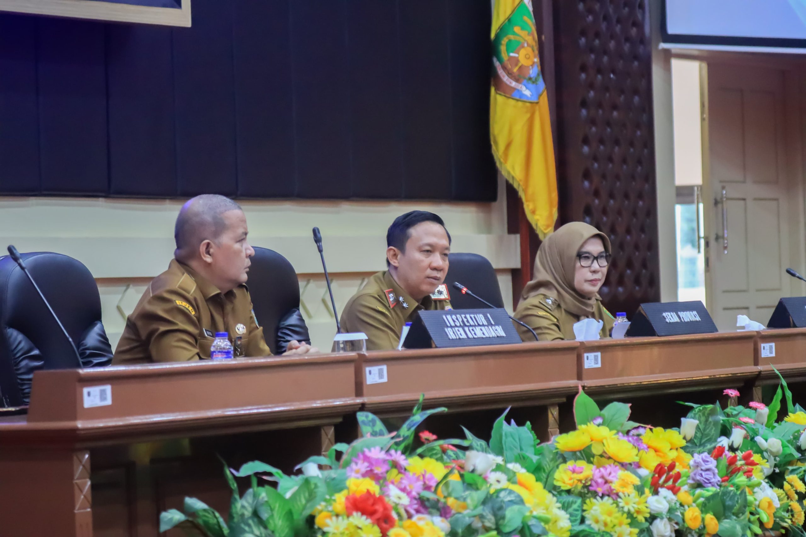 Sekdaprov Lampung saat mengikuti Exit Meeting Pembinaan dan Pengawasan Penyelenggaraan Pemerintahan Daerah di lingkungan Pemprov Lampung oleh Inspektorat Jenderal Kementerian Dalam Negeri || Foto: Dinas Kominfotik Provinsi Lampung