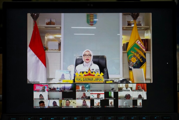 Wagub Lampung, Jihan Nurlela memimpin Rapat Koordinasi Tim Percepatan Penanggulangan Tuberkulosis (TP2TB) Kabupaten Mesuji melalui virtual meeting di Ruang Kerja Wakil Gubernur Lampung || Foto: Dinas Kominfotik Provinsi Lampung