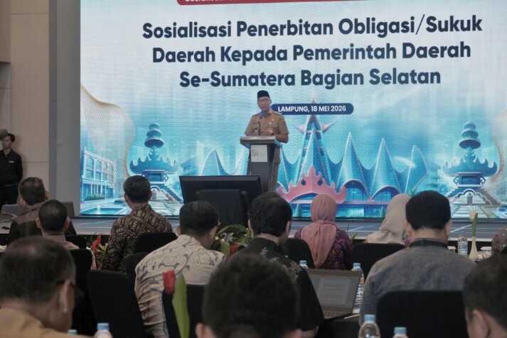 Gubernur Lampung Rahmat Mirzani saat membuka Sosialisasi Penerbitan Obligasi/Sukuk Daerah kepada Pemerintah Daerah se-Sumatra Bagian Selatan di Ballroom Grand Mercure Lampung || Foto: Dinas Kominfotik Provinsi Lampung