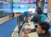 Petugas PLN UP2D Lampung melakukan pemantauan dan penormalan jaringan kelistrikan secara bertahap guna memastikan pasokan listrik kepada pelanggan kembali andal dan stabil || Foto: PLN UID Lampung
