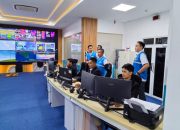 General Manager PLN UID Lampung, Rizky Mochamad, melakukan peninjauan langsung ke Unit Pelaksana Pengatur Distribusi (UP2D) guna memastikan kesiapan personel, sistem, dan keandalan pasokan listrik selama masa siaga Idul Adha pada 26–28 Mei 2026 || Foto: PLN UID Lampung