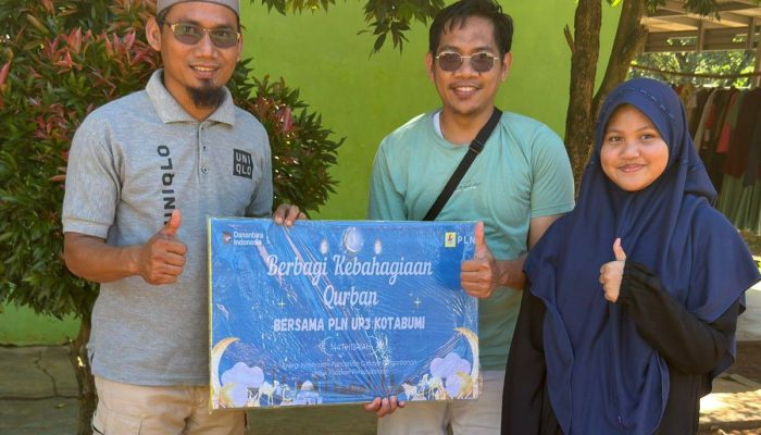 Tebar Semangat Berbagi Idul Adha, PLN UP3 Kotabumi Salurkan Daging Kurban untuk Warga Lampung Utara