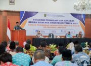 Gubernur Lampung Rahmat Mirzani Djausal saat memberikan arahan kepada seluruh Kepala Sekolah pada kegiatan Evaluasi Program dan Kinerja serta Rencana Strategis Tahun 2027 Satuan Pendidikan Jenjang SMA/SMK/SLB Negeri se-Provinsi Lampung || Foto: Dinas Kominfotik Provinsi Lampung
