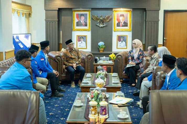 Gubernur Lampung Rahmat Mirzani Djausal bersama Wagub) Lampung Jihan Nurlela menerima audiensi Pengurus Cabang Pergerakan Mahasiswa Islam Indonesia (PC PMII) Kota Bandar Lampung || Foto: Dinas Kominfotik Provinsi Lampung