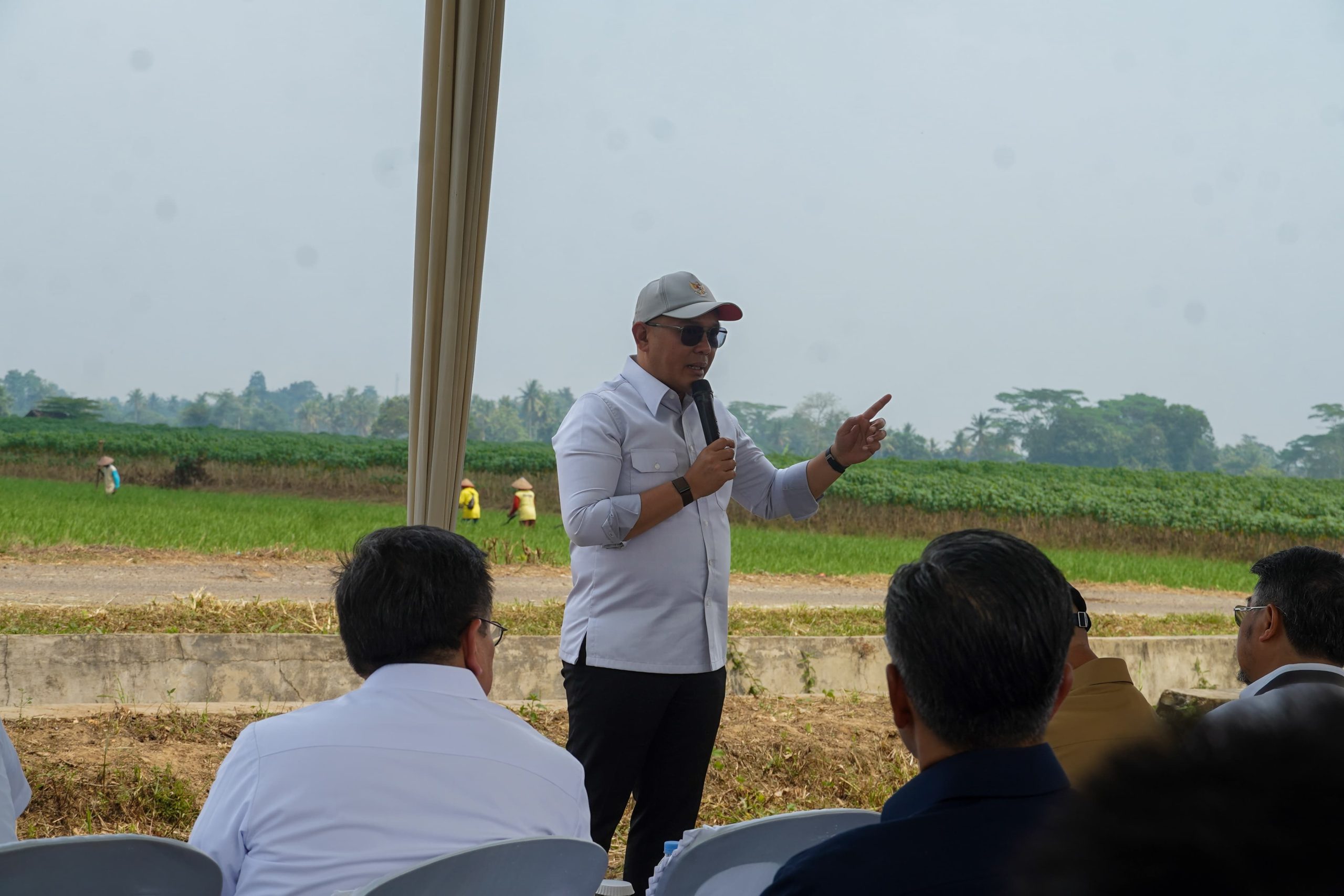 Wakil Menteri Investasi dan Hilirisasi/Wakil Kepala BKPM RI Todotua Pasaribu bersama Gubernur Lampung Rahmat Mirzani Djausal usai menghadiri Rapat Koordinasi dan Sinergitas Pembangunan Pabrik Bioetanol yang berlangsung di Ruang VVIP Lounge Bandara Raden Inten II, Lampung Selatan || Foto: Dinas Kominfotik Provinsi Lampung
