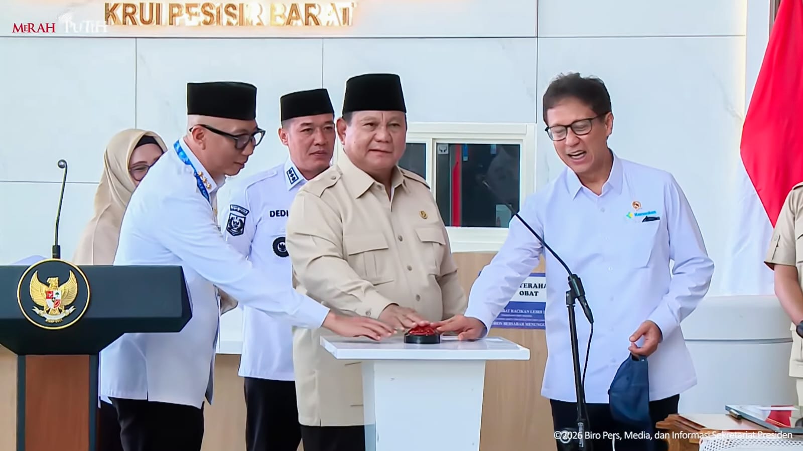 Gubernur Lampung Rahmat Mirzani Djausal mendampingi Presiden Prabowo Subianto meresmikan Rumah Sakit Umum Daerah (RSUD) KH Muhammad Thohir Krui, Kabupaten Pesisir Barat || Foto: Dinas Kominfotik Provinsi Lampung