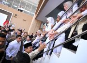 Masyarakat Pesisir Barat dari berbagai kalangan tampak antusias menyambut kedatangan Presiden Prabowo Subianto dalam kunjungan kerjanya || Foto: Biro Pers, Media, dan Informasi Sekretariat Presiden
